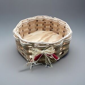 VTG‎ Meadowlark Woven Basket w/ Red Hot Peppers - Durango, CO 9" Diamter